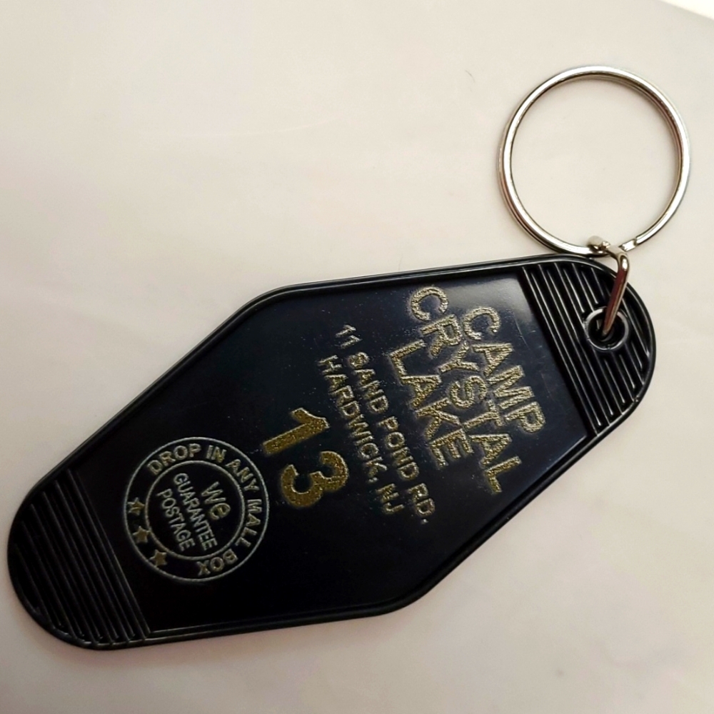❤️JASON VOORHEES FRIDAY THE 13th CAMP CRYSTAL LAKE HOTEL KEY KEYCHAIN NOVELTY